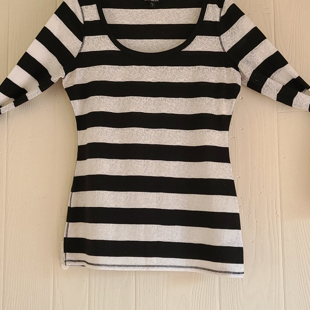 Long-sleeved stripped shirt.